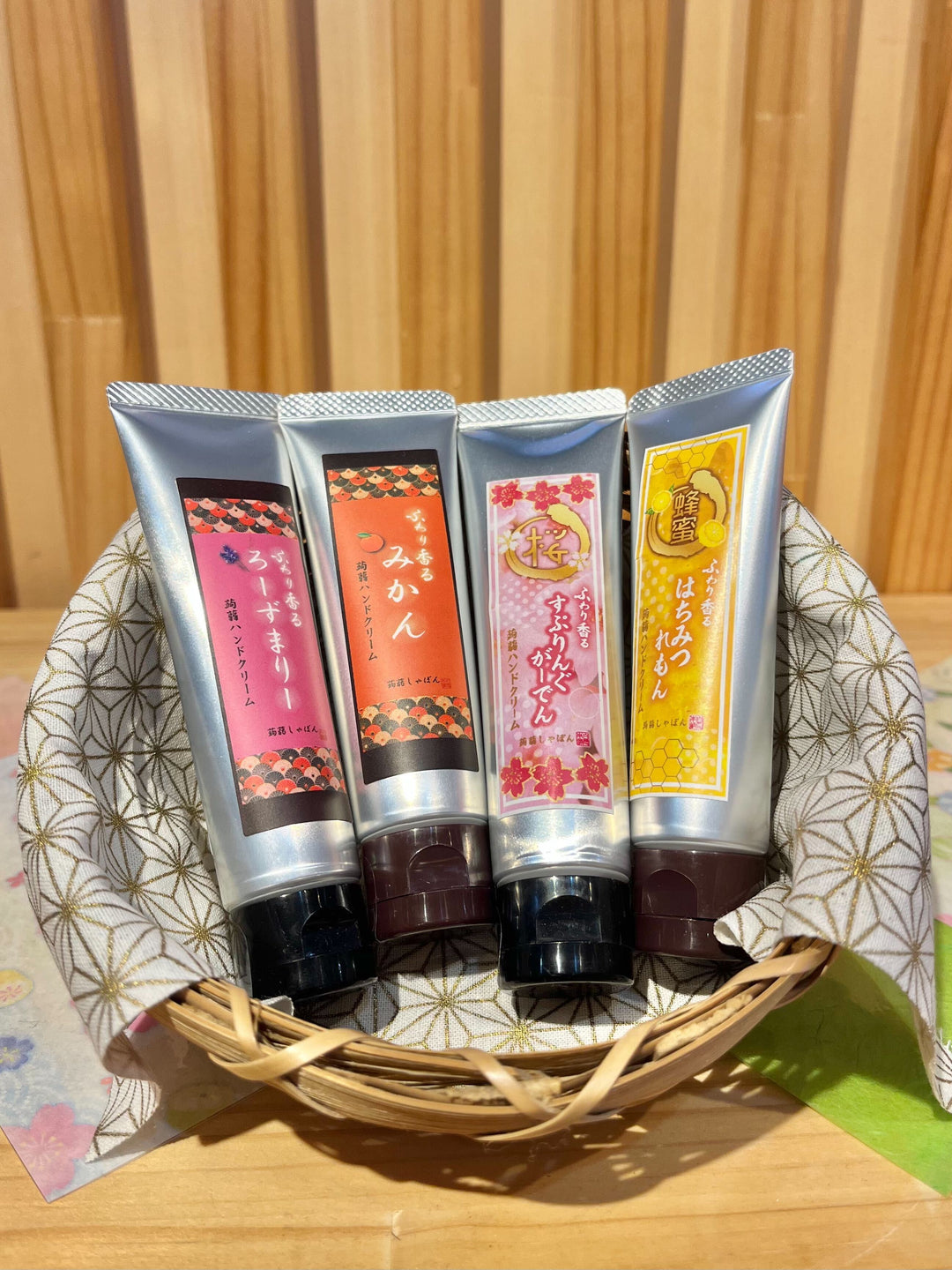 湯布院店より「蒟蒻ハンドクリーム」の紹介です。